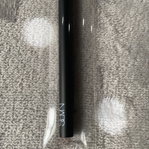 NARS Multi-Use Precision Brush #40 - Picture 5 of 6